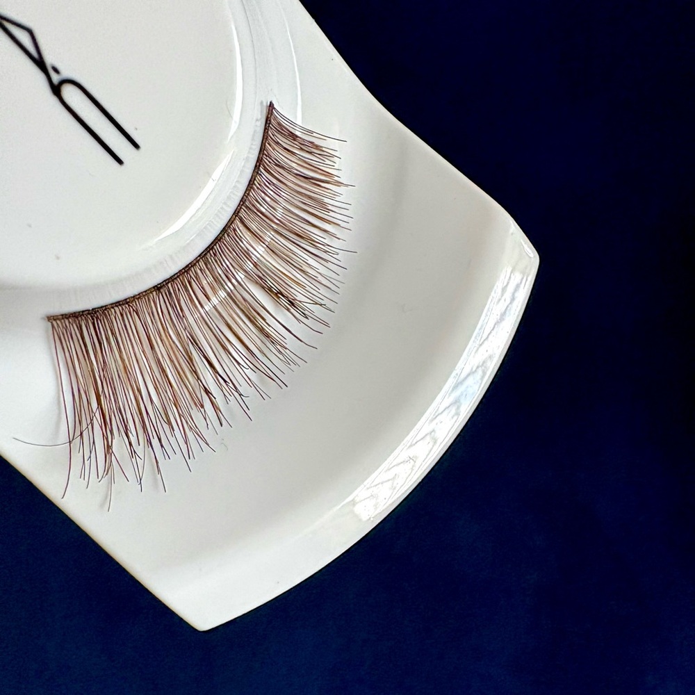 MAC high volume lashes - Picture 4 of 6